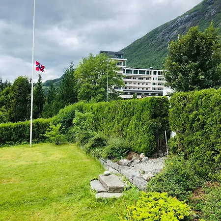 Flat In The Center Of Leilighet Loen