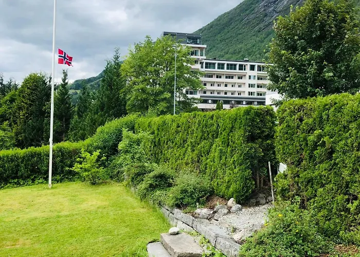 Flat In The Center Of Leilighet Loen