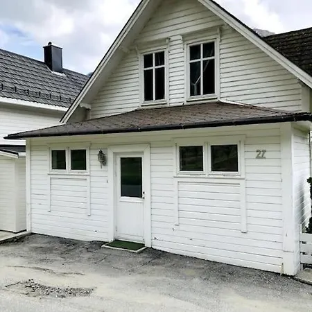 Apartment Flat In The Center Of Loen
